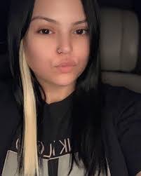 Shelby Sisk's Instagram, Twitter & Facebook