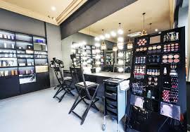 Welcome to la vie beauty salon exclusive brooklyn salon & spa services at reasonable brooklyn prices. Beauty Salon Definition And Meaning Collins English Dictionary