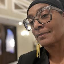 Stream Tracie Deskins music