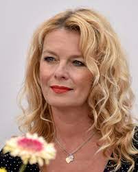 Dále se věnuji i dalším typům masáží od speciálních až po relaxační a nesmím. Lucie Benesova Wikidata