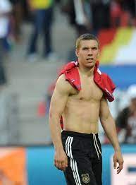 Mehr Bilder von Podolski im Spiel gegen Serbien gibts hier. - Stuttgarter  Nachrichten
