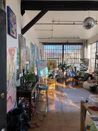 Beautiful Large Sunny Artist S Loft With 2 Walls Of Industrial Windows In Brooklyn Art Studio At Home Artist Loft Art Studio Room