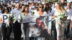 Produire un certificat médical émanant d'un médecin agréé attestant de votre bon état bonsoir voila je suis en master chimie et j'ai toujours voulu être sage femme je voudrais savoir les démarches a faire a fin de réalisé mon petit rêve d'enfant. Coronavirus French Bus Driver Beaten To Death After Asking Passengers To Wear Masks Fox23 News