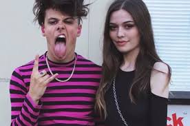 Know yungblud wiki, bio, age, height, nationality. Yungblud Gives A Touching Tribute To Louis Tomlinson S Late Sister Al Bawaba