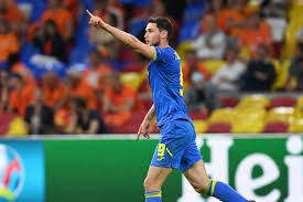 Yaremchuk is a product of karpaty lviv and dynamo kyiv sportive schools. Roman Yaremchuk Inogda Shevchenko Bolshe Vnimaniya Udelyaet Napadayushim