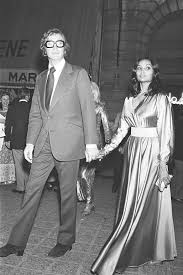 Grauman's chinese theater, hollywood, ca. Romantic Photos Of Michael Caine And Shakira Baskh From The 70s To 80s Vintage News Daily