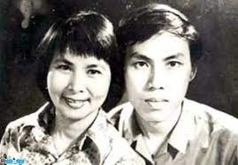 Bà nổi tiếng với nhiều bài thơ được nhiều người biết đến như thuyền và biển, sóng, thơ tình cuối mùa thu, tiếng gà trưa,. LÆ°u Quang VÅ© Xuan Quá»³nh Mai Cung Tinh Yeu á»Ÿ Láº¡i Bao NgÆ°á»i Lao Ä'á»™ng