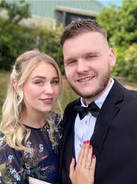 Any hidden takeaway spots by the river?