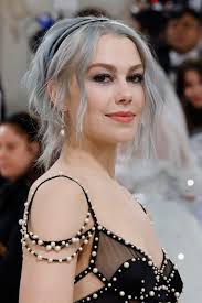 20 Stunning Ways to Wear Silver Hair at Any Age