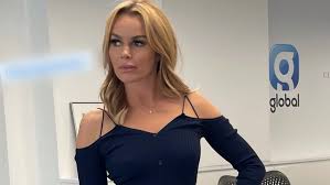 Auch dass amanda holden als englische jurorin nicht in der lage war oder es als unter ihrer würde empfand, die französische und. Amanda Holden Stuns Fans In Dramatic Dress At Surprise Eurovision Appearance Hello