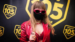 Specchio specchio delle mie brame, chi è la più pazzeska del reame? Myss Keta A 105 Trap Mi Esprimo Tramite Vari Mondi Radio 105