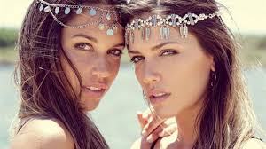 Dos bellezas del staff de Tinelli confesaron sus fantasías en una  producción hot