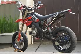 Saat keluar dari dealer, honda crf150l memang masih merupakan motor serba bisa: Swing Arm Kawasaki Klx 150 Ini Spesial Pakai Copotan Honda Crf250m Gridoto Com