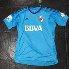 Y no afloja el arquero de river, ya que en los videos que posteó se lo ve moviéndose con muchísima intensidad en el jardín de su casa, haciendo siempre de buzo y pantalón largo, la vestimenta que utiliza habitualmente para pararse bajo los tres palos. Pratik Bir Etkinlik Telefon Camiseta De River Arquero Aponterivarola Com