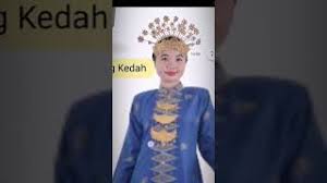Bukan cuma sekadar aksesori bisa dibilang bahwa pakaian adat sumatera barat dan perhiasan tradisionalnya cukup dikenal di jadi tidak boleh salah dalam menggunakannya. Pakaian Tradisional Perhiasan Diri Pakaian Tradisional Perhiasan Diri Masyarakat Melayu Youtube
