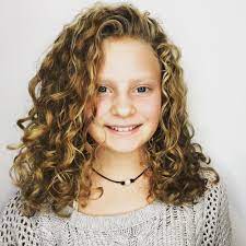 Momjunction gives you a long list of easy yet stylish hairstyles & hairucts that teenagers will hair type: 19 Cutest Hairstyles For Curly Hair Girls Little Girls Toddlers Kids