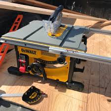 The cover goes over the blade, to prevent the saw operator from getting injured directly on the spinning blade. The Dewalt Dwe7485 Table Saw A Saw For Any Site Home Fixated