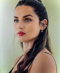 Her beauty and charm are an endless source of inspiration 😍 #AnaDeArmas