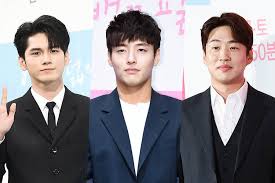 옹 성우, born august 25th, . Ong Seong Wu Kang Ha Neul Dan Ahn Jae Hong Dalam Diskusi Untuk Season 2 Traveler Inikpop