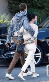 Another day, another unhinged post from someone who can afford to be bored. Armie Hammer And Rumer Willis Relationship Is Very Casual Source Says Entertainment Tonight