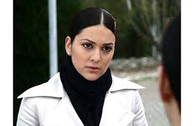 Berguzar Korel On Disleri Icin Operasyon Gecirmis Foto Galerisi