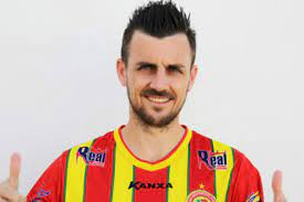 Sociedade desportiva juazeirense, commonly known as juazeirense, is a brazilian football club based in juazeiro, bahia state. Meia Danilinho Sofre Infarto Em Treino E Morre Aos 32 Anos Veja