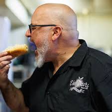 Découvrez le sandwich géant au smoked meat des Voltigeurs !