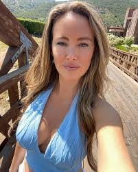 Katie Schettler's Instagram, Twitter & Facebook