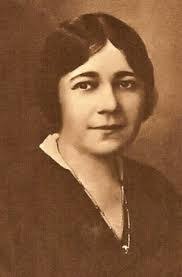 Leila Meyer's Instagram, Twitter & Facebook