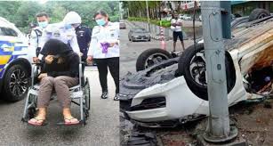 Anggota trafik yang dalam perjalanan bagi melakukan kawalan lalu lintas ketibaan jenazah juruterbang mejar mohd hasri zahari di felda lui muda, cedera selepas terbabit kemalangan, pagi ini. Pemandu Perodua Myvi Dikenakan Penjara 6 Tahun Dan Denda Rm8 000 Motoqar