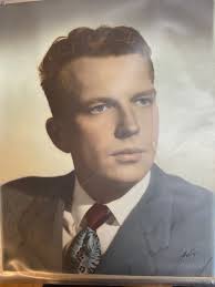Seaside, Oregon. 1917. The soldiers are likely from Fort Stevens, as they  wear artillery collar discs. Image from my collection.