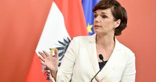 She is the first woman to lead the spö.1. Roagf5nn5g0anm