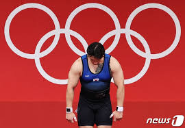 한국 남자 역도의 간판 진윤성(26·고양시청)이 3일 도쿄 국제포럼에서 열린 2020 도쿄올림픽 역도 남자 109㎏급 경기에서 인상 180㎏, 용상 220㎏, 합계. Bvx3rmybujythm
