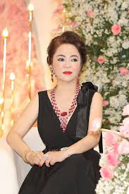 Nữ đại gia nguyễn phương hằng cho biết mình sẵn sàng có động thái mạnh tay, chi hàng trăm tỷ để bà phương hằng dừng từ thiện, dùng 500 tỷ quyết chiến antifan với sự giúp đỡ của 20 luật sư. Repf3oh0qvzknm