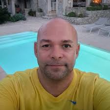 Sunday, 4th May marked one year since I became sober. 🤯 My personal growth  during that time has been huge, and it's been empowering to see and feel  the positive impact on