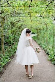 Pin By Hailey Elizabeth On Novias Wedding Veils Short Short Wedding Dress Long Wedding Dresses