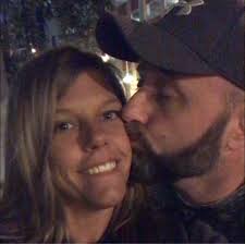 Morgan Wallen spotted bar hopping, can confirm?