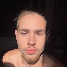 Does anyone have speed stick alternatives for fake skin? It's not sold in  my country