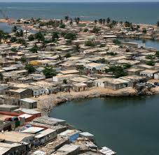 Dos santos was born 74 years ago, narrow, muddy roads crisscross a labyrinth of concrete houses and tin shacks. Teures Pflaster Bilder Fotos Welt