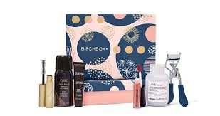 Caps and gowns and pomp and circumstance! 31 Best College Graduation Gifts For Her Simplifying College