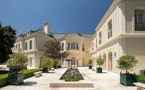 The manor in holmby hills sets an l.a. Holmby Hills Iconic 56 000 Sq Ft Spelling Manor Reduced To 175m Prev 200m Photos Pricey Pads Holmby Hills Manor Mansions Luxury