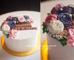 Kek fondant ini nampak simple tapi elegant dgn warna yang boleh disesuaikan dgn warna tema majlis. Kek Tunang Yang Simple Dan Comel Prettysmallbakery