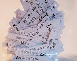 Eine seifenblase ist ein dünner film aus seifenwasser, der eine gewisse menge luft oder anderes gas einschließt und eine hohle kugel bildet, die häufig irisiert und schillert. Seifenblasen Spruche Hochzeit