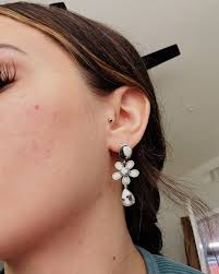 Just added these cute white buffalo post dangle flower earrings to the  website! Snatch them before it's too late