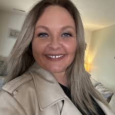 Bobbie Pickering's Instagram, Twitter & Facebook