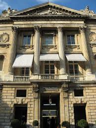 Hotel De Crillon Ex Hotel D Aumont Depuis 2010 Propriete De La Famille Royale Saoud Architecture Parisienne Chambre Du Roi
