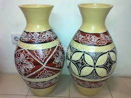 Banyak sekali jenis kerajinan yang ada sekarang ini, bahkan dari kerajinan tersebut kita bisa mendapatkan sebuah nilai ekonomi yang. 45 Keramik Guci Batik Terpopuler