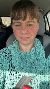 Why do knit stitches look looser than purl stitches in a cabled sweater?