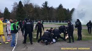 Натомість «верес», у випадку перемоги у «волинському дербі», нарешті б гарантував собі підвищення у класі (перед цим поєдинком двічі підряд підопічні юрія вірта вже. Derbi Veres Volin Policiya Pobila Volinskih Faniv Yaki Vibigli Na Pole Video