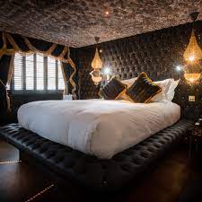 Breakfast, wifi, and parking are free at this guesthouse. Hotel Crazy Bear Beaconsfield South Bucks Bei Hrs Gunstig Buchen